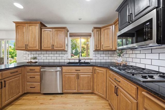 17817 E Galaxy Ct, Greenacres, WA 99016