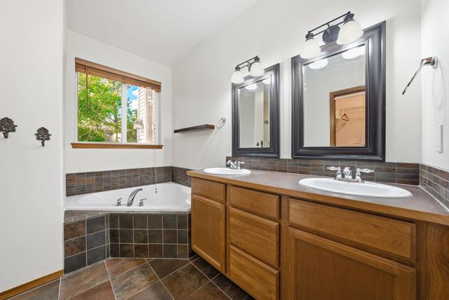 17817 E Galaxy Ct, Greenacres, WA 99016