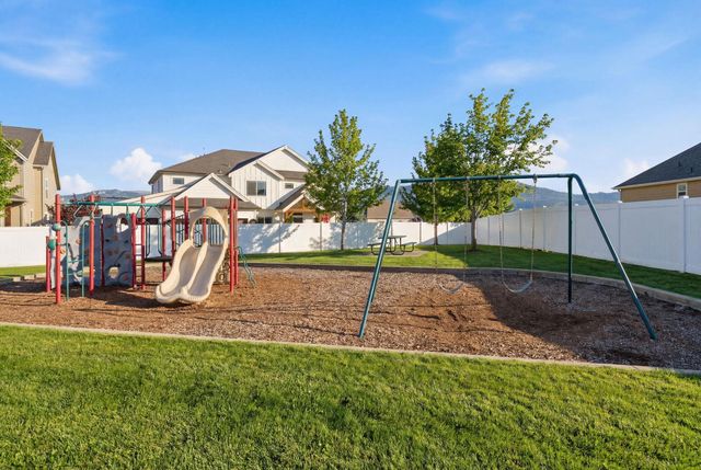 17817 E Galaxy Ct, Greenacres, WA 99016