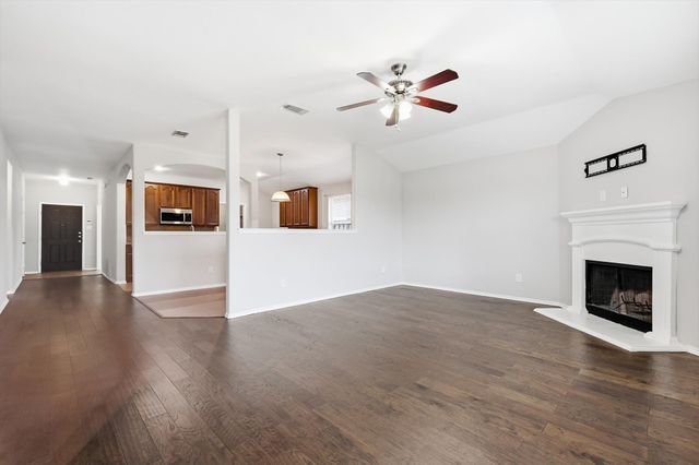 652 Lincoln Avenue, Lavon, TX 75166