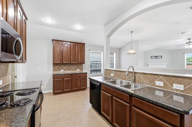 652 Lincoln Avenue, Lavon, TX 75166