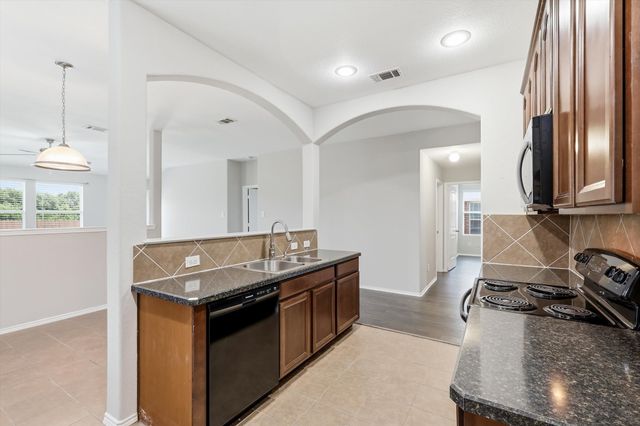 652 Lincoln Avenue, Lavon, TX 75166