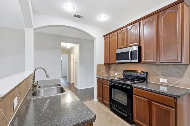 652 Lincoln Avenue, Lavon, TX 75166