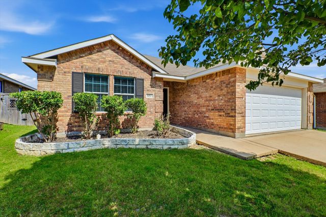 652 Lincoln Avenue, Lavon, TX 75166