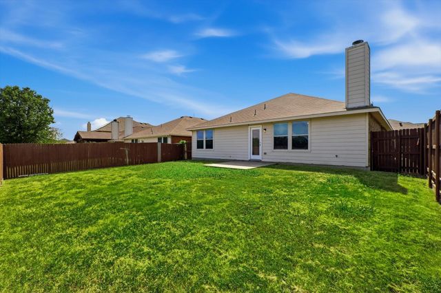 652 Lincoln Avenue, Lavon, TX 75166