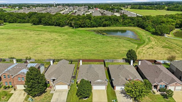 652 Lincoln Avenue, Lavon, TX 75166