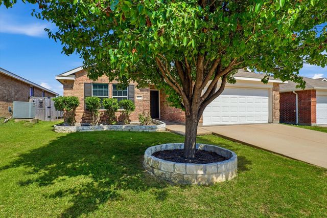 652 Lincoln Avenue, Lavon, TX 75166