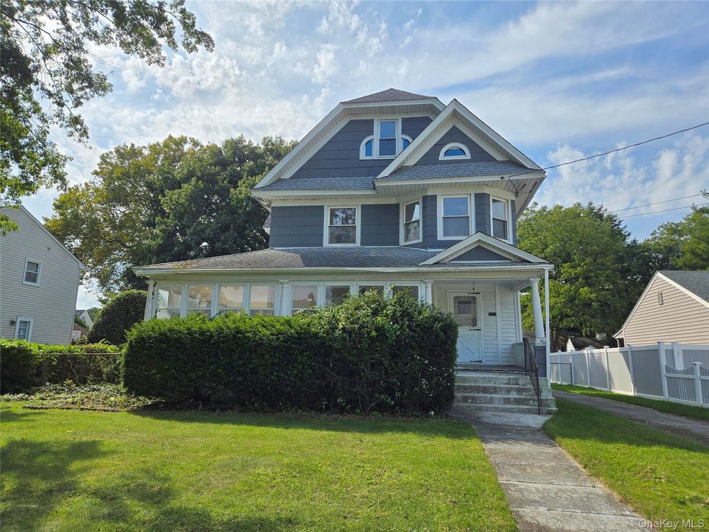 302 Locust Avenue, Freeport, NY 11520 — photo 2