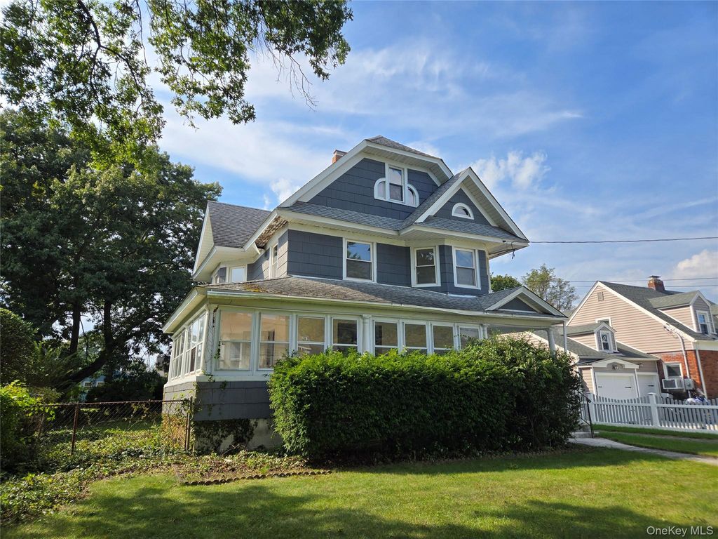302 Locust Avenue, Freeport, NY 11520 — photo 3