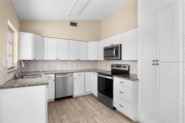 275 LAKEVIEW DRIVE, North Fort Myers, FL 33917