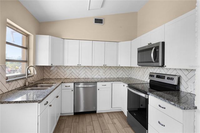 275 LAKEVIEW DRIVE, North Fort Myers, FL 33917