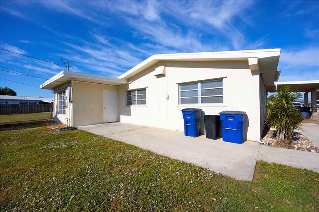275 LAKEVIEW DRIVE, North Fort Myers, FL 33917