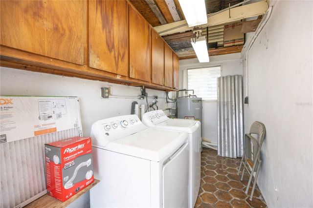 275 LAKEVIEW DRIVE, North Fort Myers, FL 33917