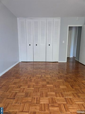 2348 Linwood Avenue 3L, Fort Lee, NJ 07024