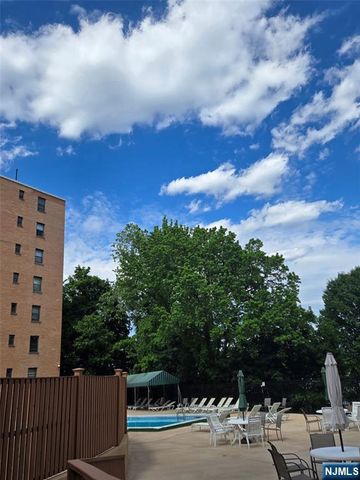 2348 Linwood Avenue 3L, Fort Lee, NJ 07024