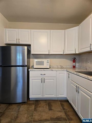 2348 Linwood Avenue 3L, Fort Lee, NJ 07024