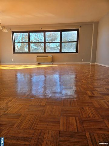 2348 Linwood Avenue 3L, Fort Lee, NJ 07024