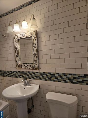 2348 Linwood Avenue 3L, Fort Lee, NJ 07024