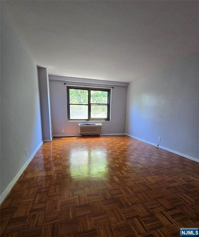 2348 Linwood Avenue 3L, Fort Lee, NJ 07024
