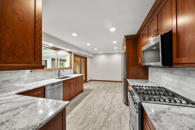 865 Colony Way, Columbus, OH 43235