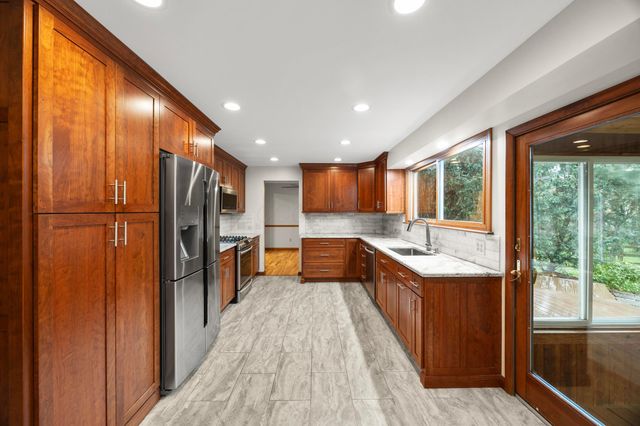 865 Colony Way, Columbus, OH 43235