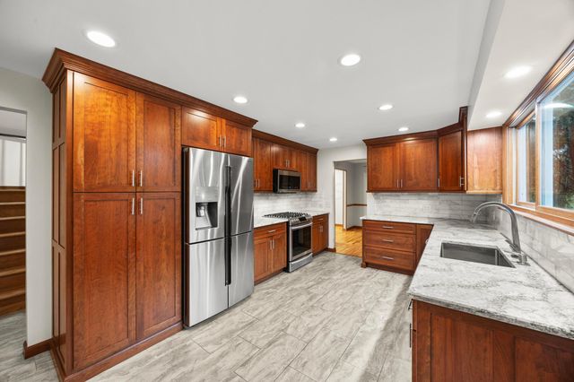 865 Colony Way, Columbus, OH 43235