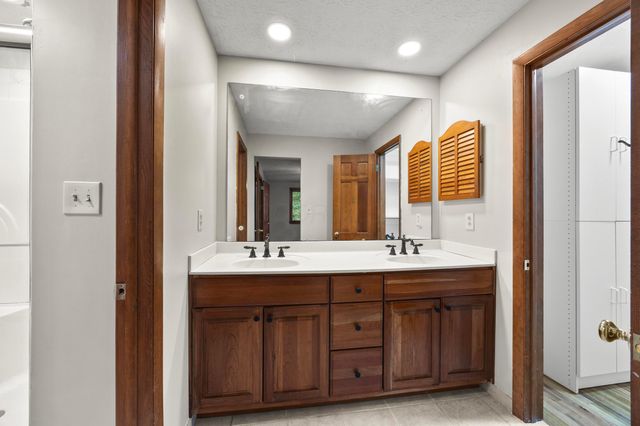 865 Colony Way, Columbus, OH 43235