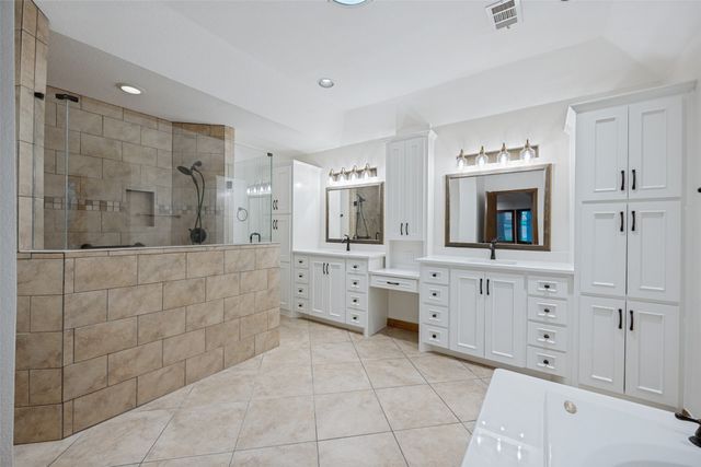 1607 N Main Street, Euless, TX 76039
