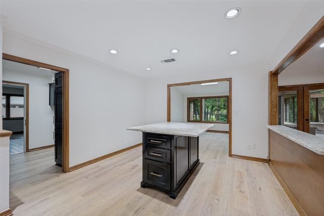 1607 N Main Street, Euless, TX 76039