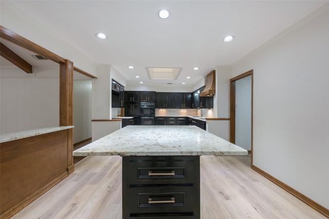 1607 N Main Street, Euless, TX 76039