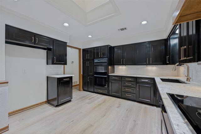 1607 N Main Street, Euless, TX 76039