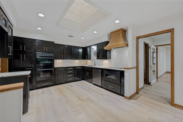 1607 N Main Street, Euless, TX 76039
