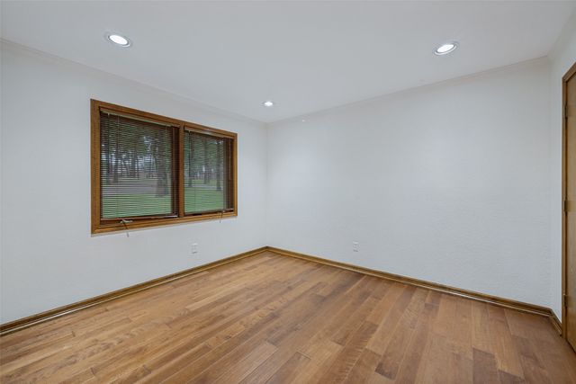 1607 N Main Street, Euless, TX 76039