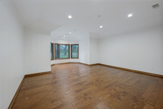1607 N Main Street, Euless, TX 76039