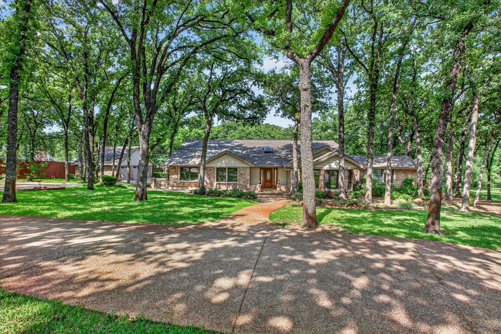 1607 N Main Street, Euless, TX 76039