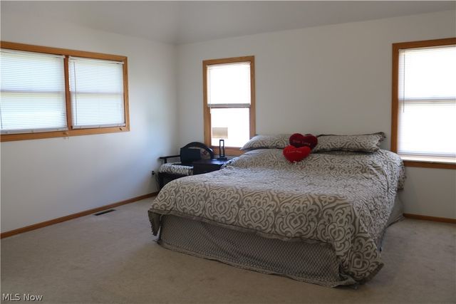 8766 Pointe Drive, Broadview Heights, OH 44147