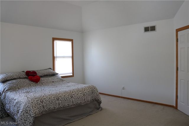 8766 Pointe Drive, Broadview Heights, OH 44147