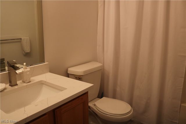 8766 Pointe Drive, Broadview Heights, OH 44147