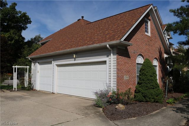 8766 Pointe Drive, Broadview Heights, OH 44147