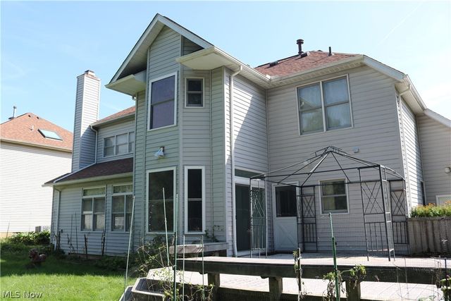 8766 Pointe Drive, Broadview Heights, OH 44147