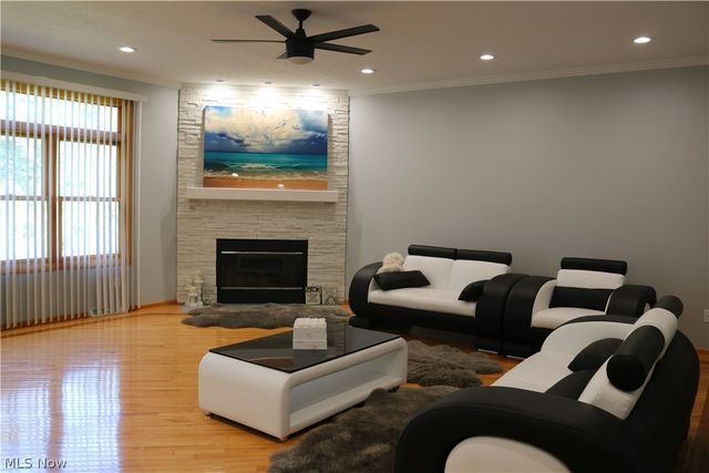 8766 Pointe Drive, Broadview Heights, OH 44147