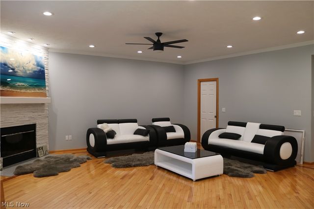 8766 Pointe Drive, Broadview Heights, OH 44147
