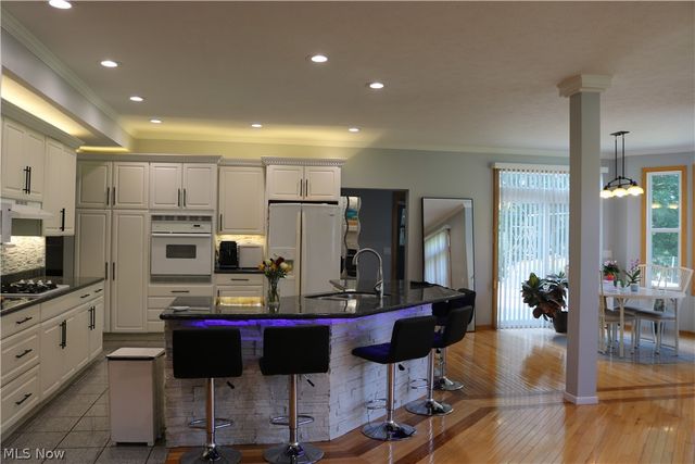 8766 Pointe Drive, Broadview Heights, OH 44147