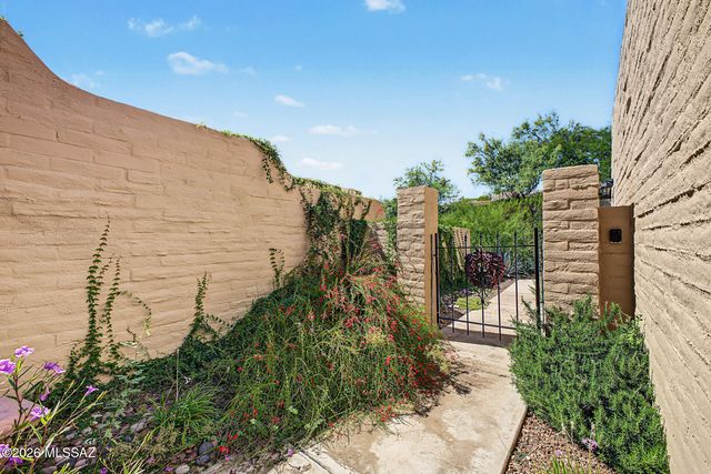 5072 N Placita Del Lazo, Tucson, AZ 85750