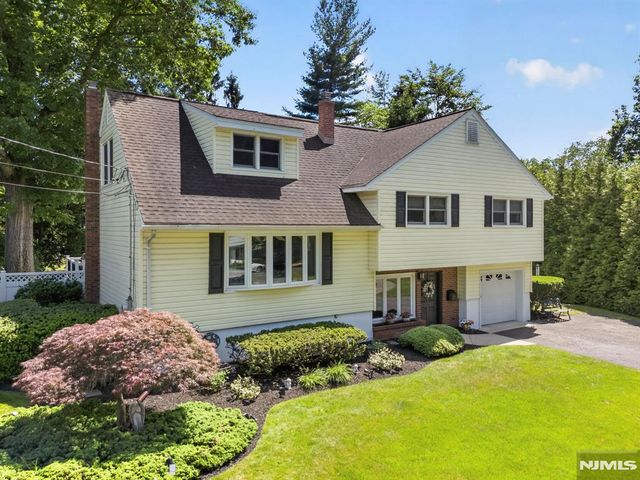 13 Gritman Court, Westwood, NJ 07675