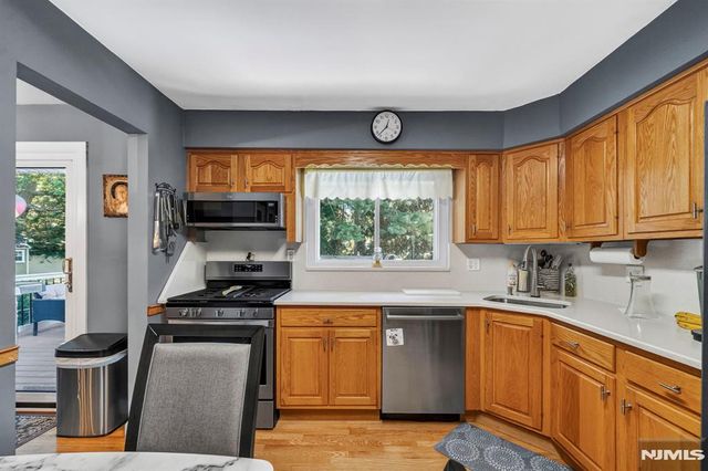 13 Gritman Court, Westwood, NJ 07675
