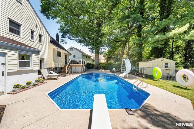 13 Gritman Court, Westwood, NJ 07675