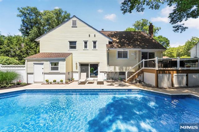 13 Gritman Court, Westwood, NJ 07675