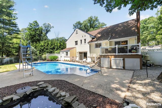 13 Gritman Court, Westwood, NJ 07675