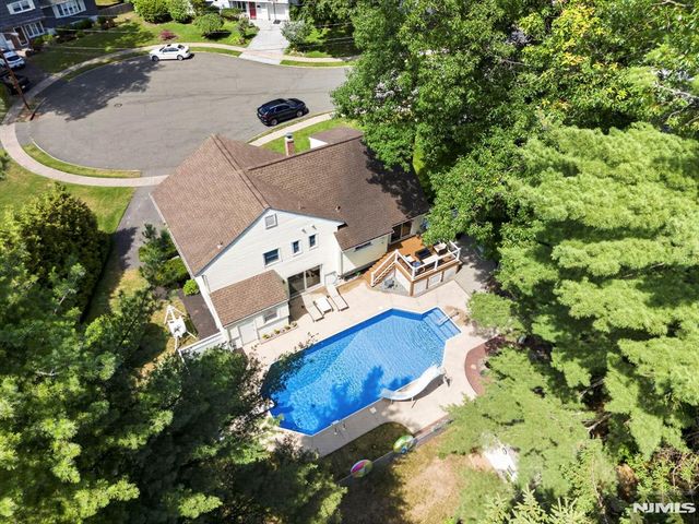 13 Gritman Court, Westwood, NJ 07675